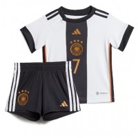 Camiseta Alemania Kai Havertz #7 Primera Equipación para niños Mundial 2022 manga corta (+ pantalones cortos)